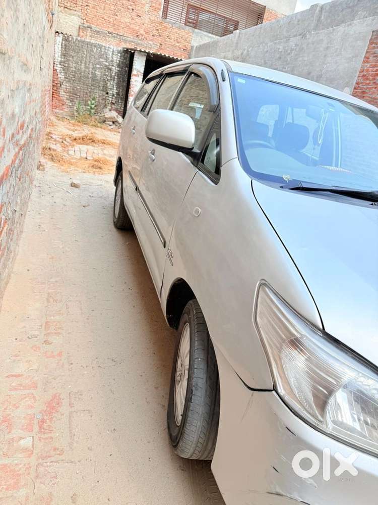 Toyota Innova 2011
