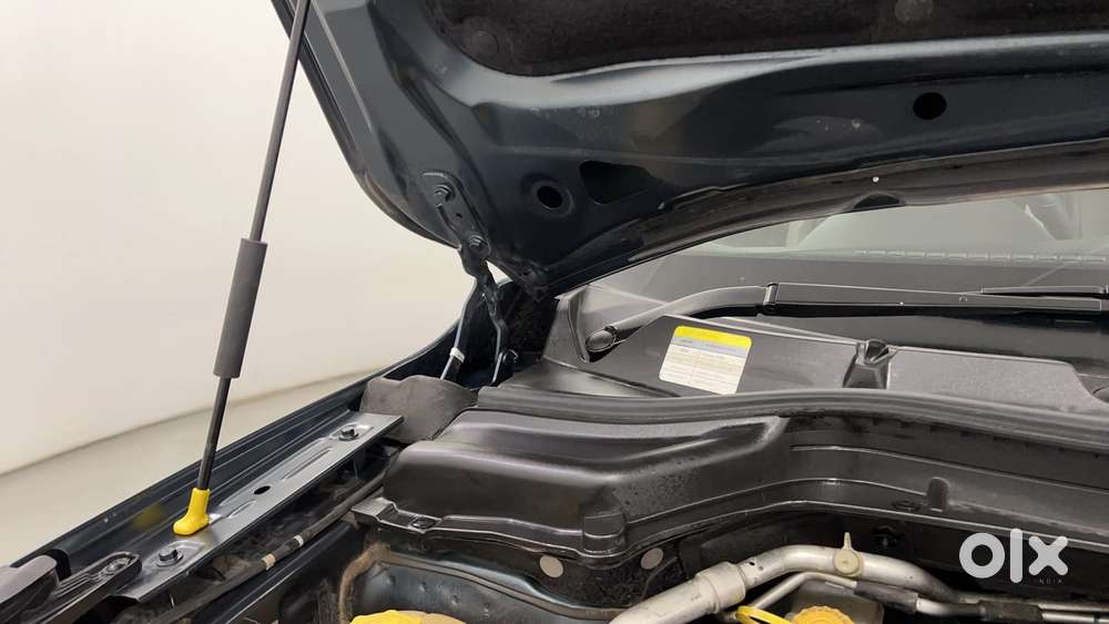 Mahindra Xuv300 1.2 W8 (o) Amt Petrol, 2023, Petrol