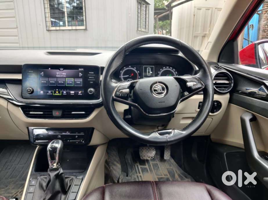 Skoda Slavia Ambition 1.0l Tsi At, 2022, Petrol