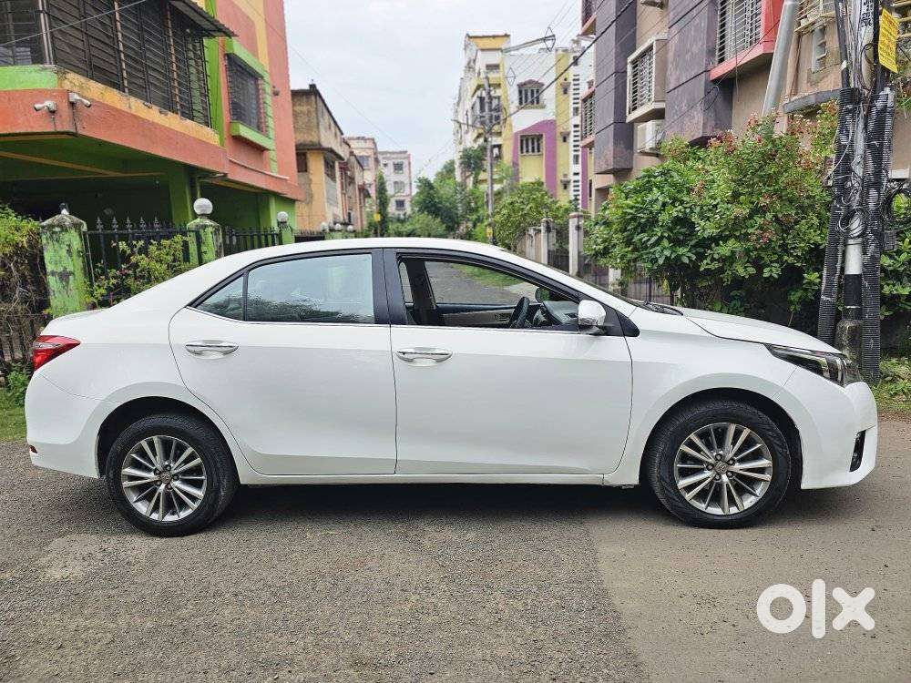 Toyota Corolla Altis Facelift, 2016, Petrol