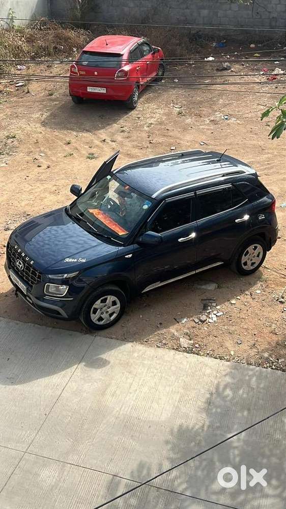 Hyundai Venue 2021 Petrol  58000 Km Driven