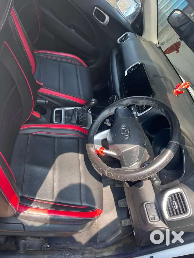 Hyundai Venue 2021 Petrol 65000 Km Driven