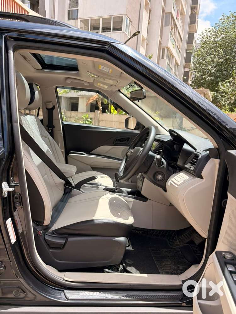 Mahindra Xuv300 2023 Petrol 12000 Km Driven