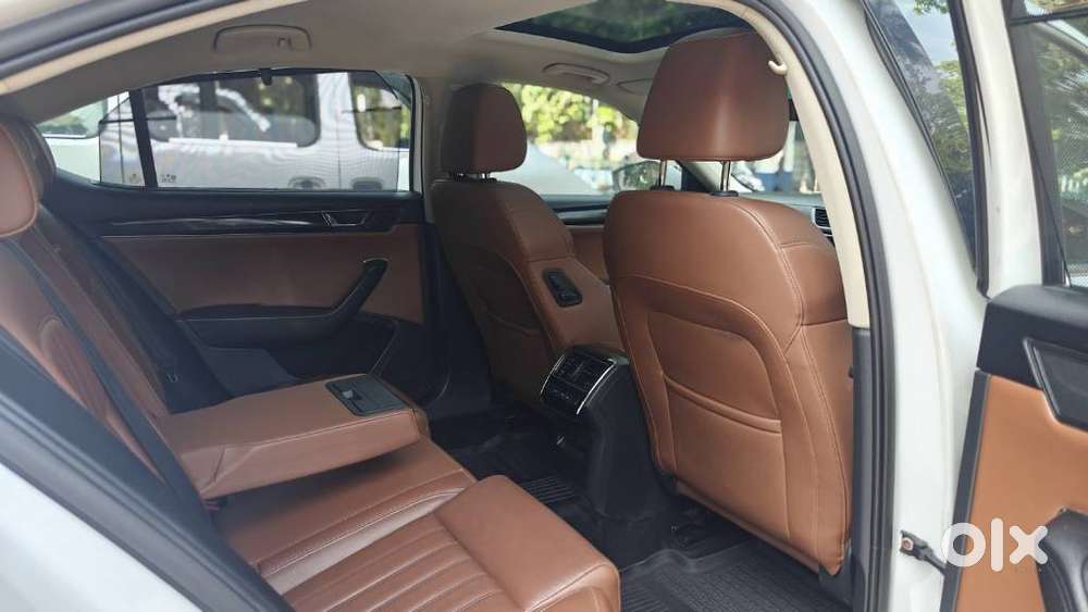 Skoda Superb 2.0 L&k Tsi At, 2022, Petrol
