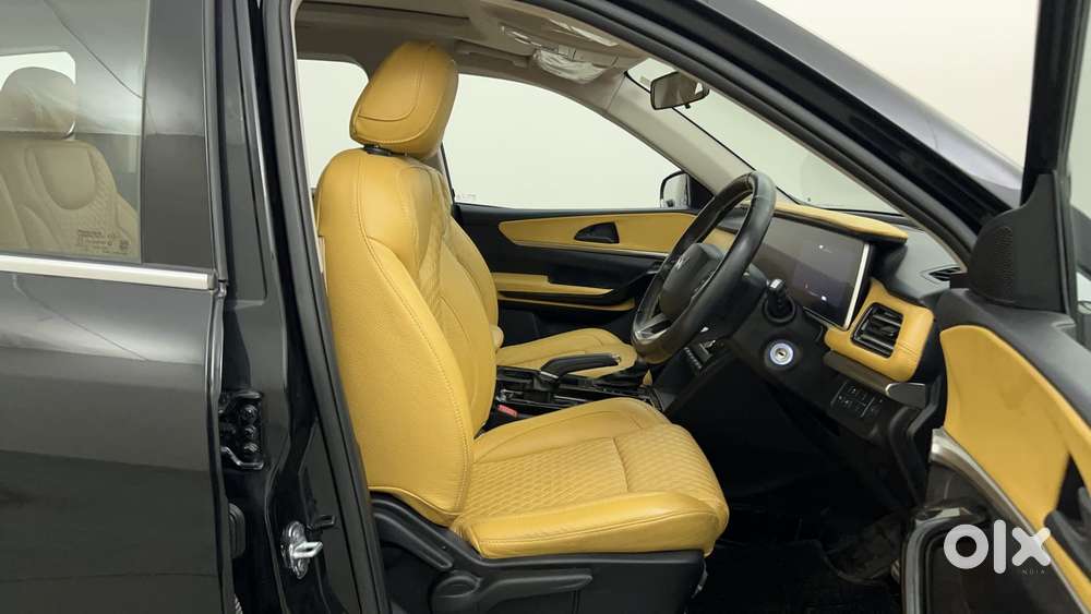 Mahindra Xuv700 2.2 Ax 5 Diesel At 7 Str, 2024, Diesel