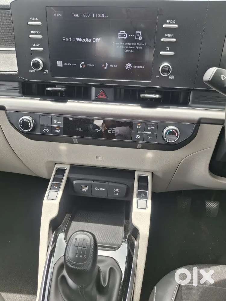 Kia Carens Clavis 2025 Petrol 5500 Km Driven