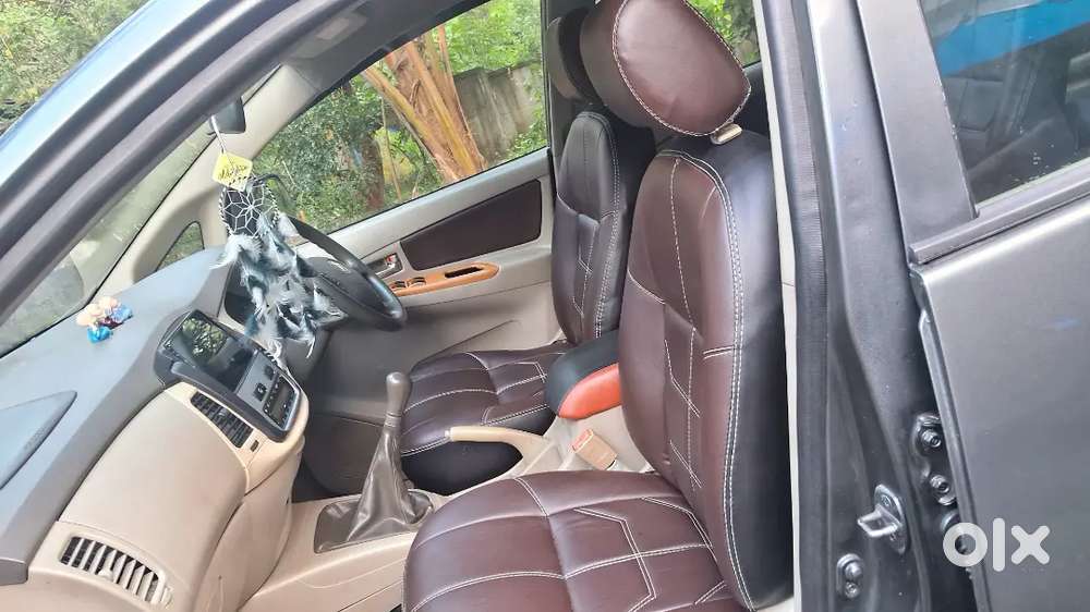 Toyota Innova 2.5 V 2010