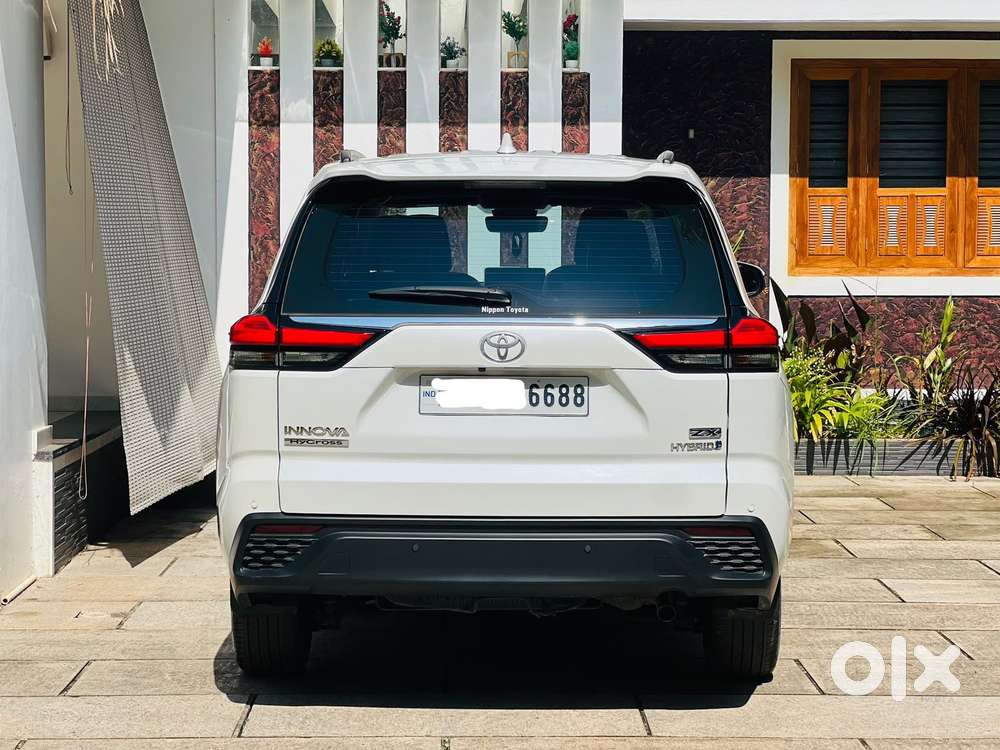Toyota Innova Hycross 2.0 Zx (o) Hybrid 7 Str, 2025, Petrol