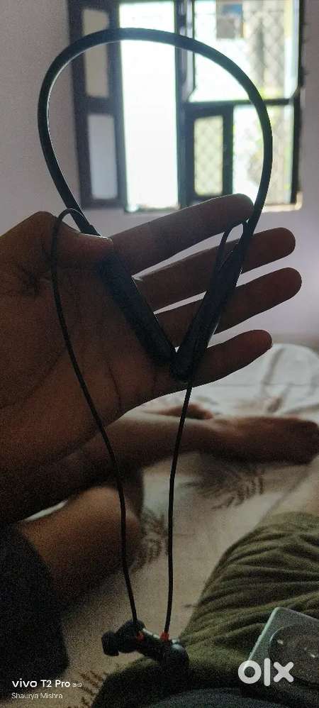 Neck bend bluetooth