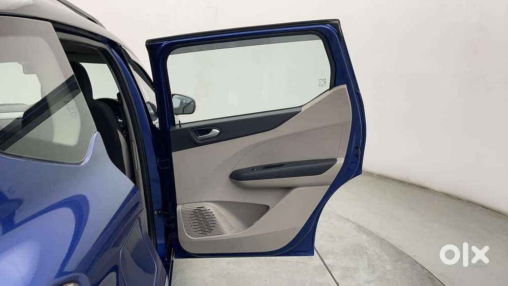 Renault Triber 1.0 Rxz Dual Tone, 2022, Petrol