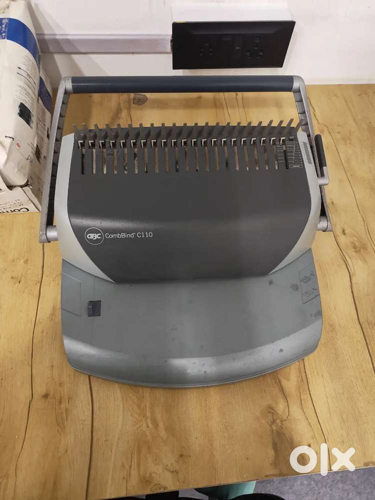 GBC CombBind C110 Manual Paper Binding Machine