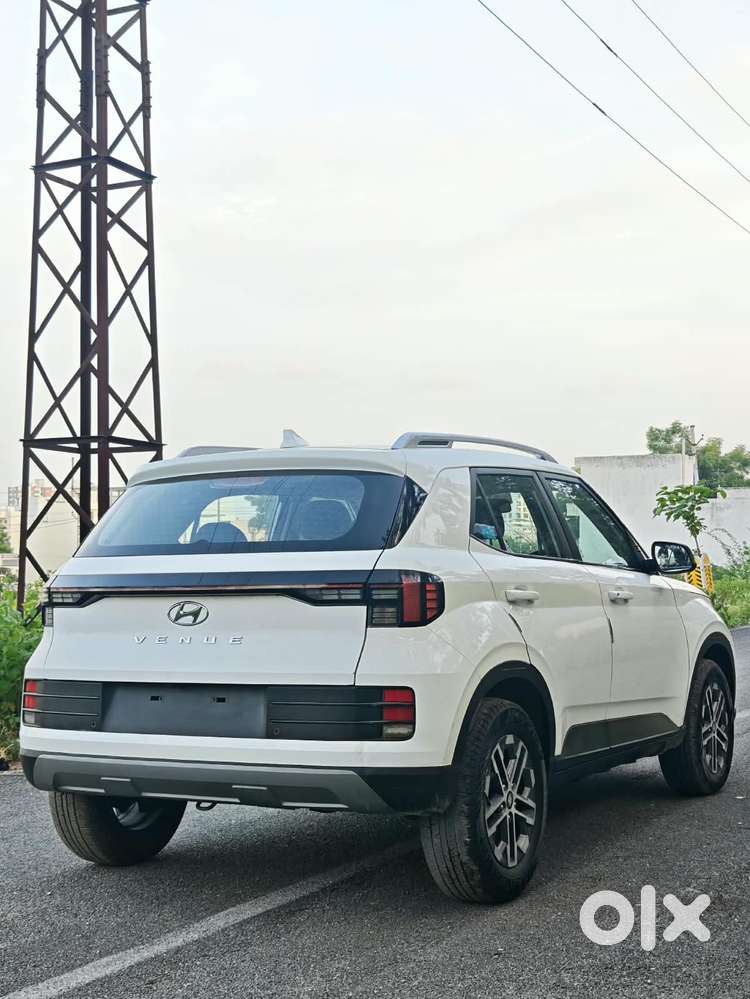 Hyundai Venue S (o) 1.0 Turbo Mt, 2022, Petrol