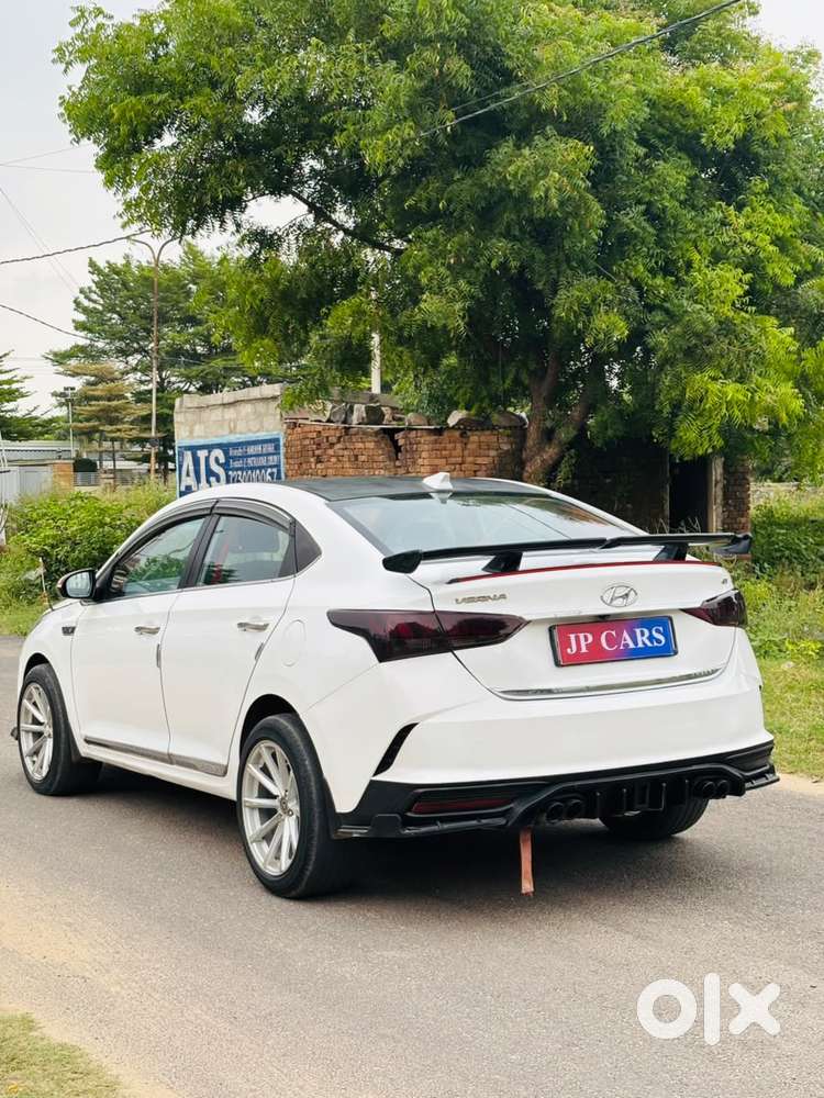 Hyundai Verna 1.5 Sx Ivt, 2022, Petrol