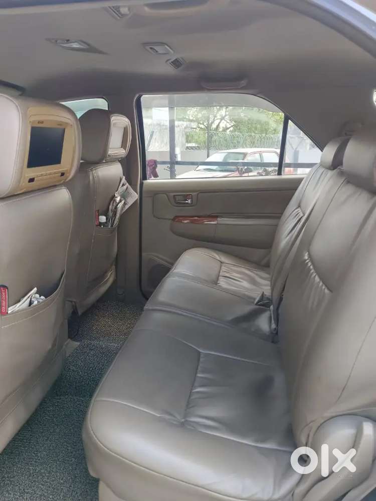 Toyota Fortuner 4x4 Manual (2011). Strong Engine, Excellent Road Pres