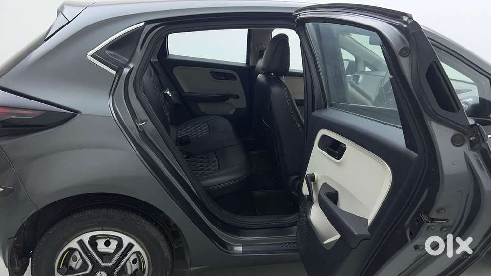 Tata Altroz 1.2 Xe, 2022, Petrol