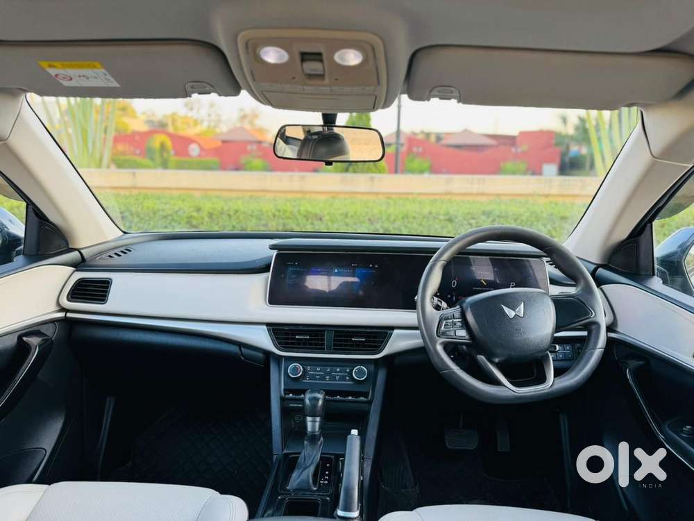 Mahindra Xuv700 2.2 Ax 5 Diesel At 7 Str, 2022, Diesel