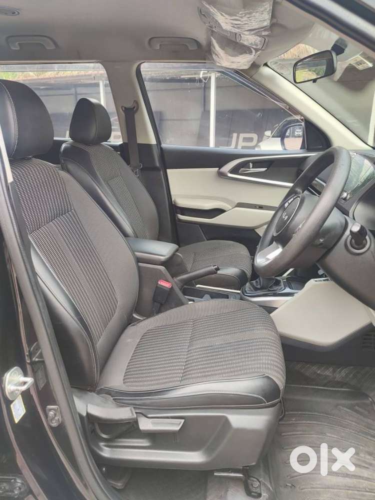 Kia Carens, 2023, Petrol