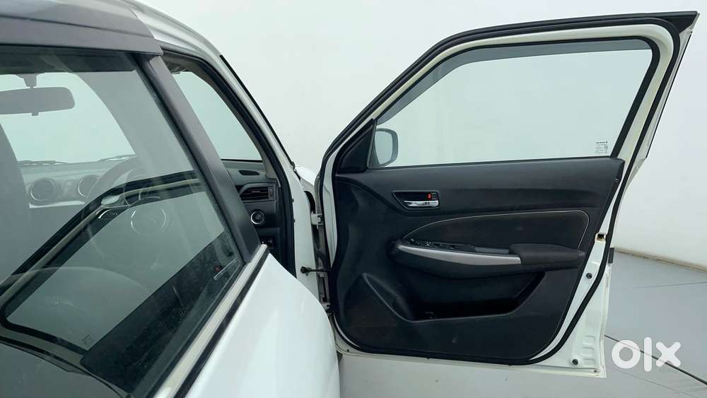 Maruti Suzuki Swift 1.3 Zxi, 2023, Petrol
