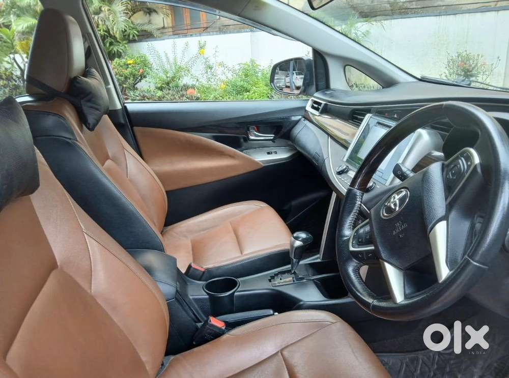 Crysta 2.8 Zx Diesel Automatic 2016
