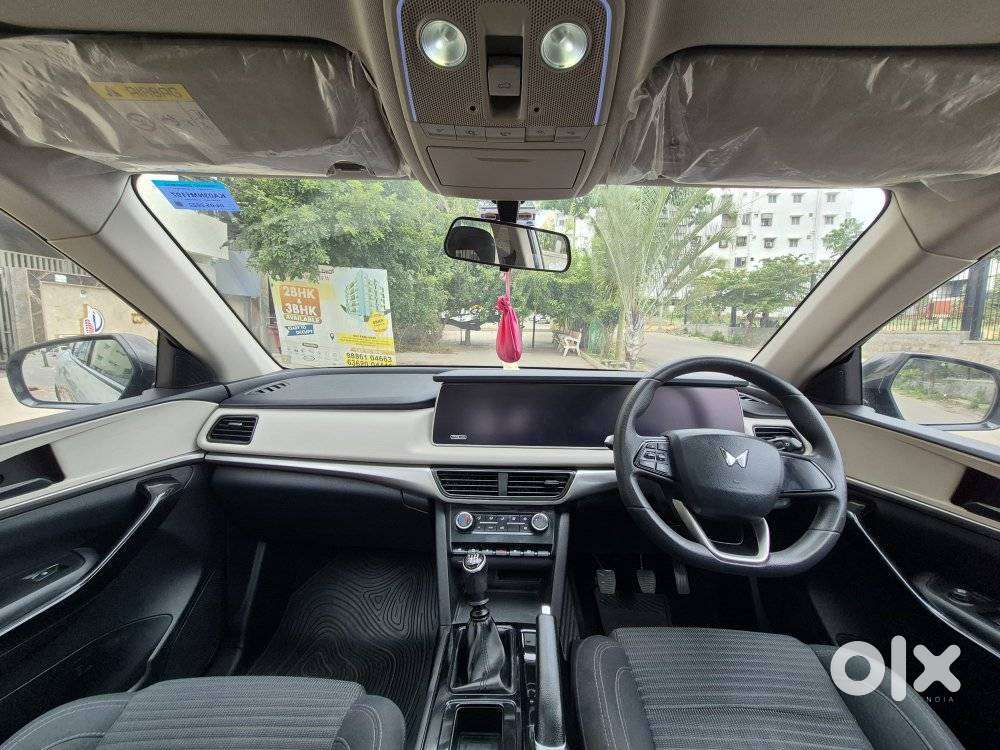 Mahindra Xuv700 2.0 Ax 5 Petrol Mt Str, 2022, Petrol