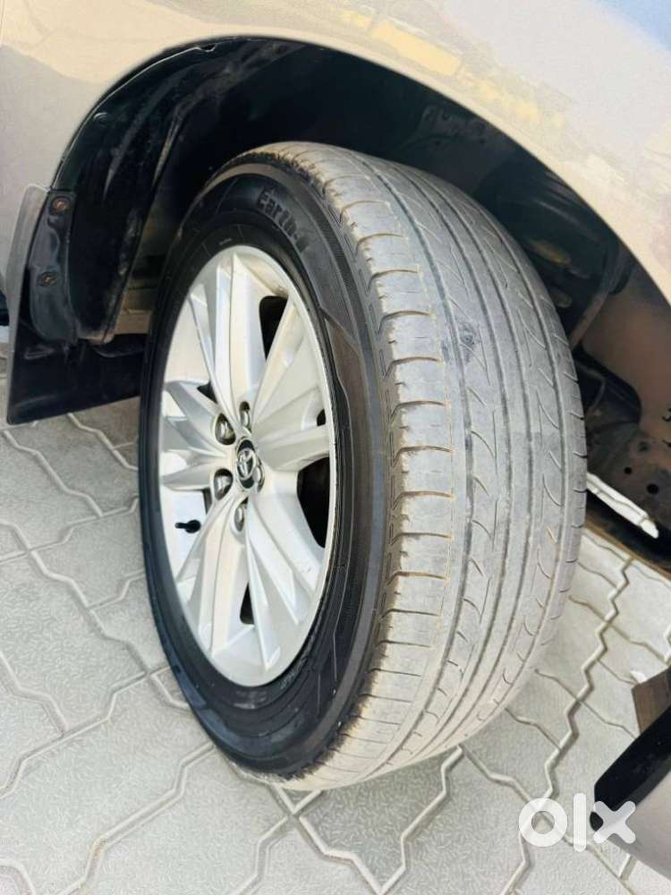 Toyota Innova Crysta 2.8 Zx At 7 Seater, 2016, Diesel