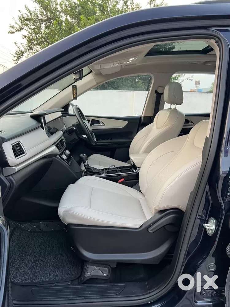 Mahindra Xuv700 2.0 Ax 7 Petrol At Luxury Pack Str, 2022, Petrol