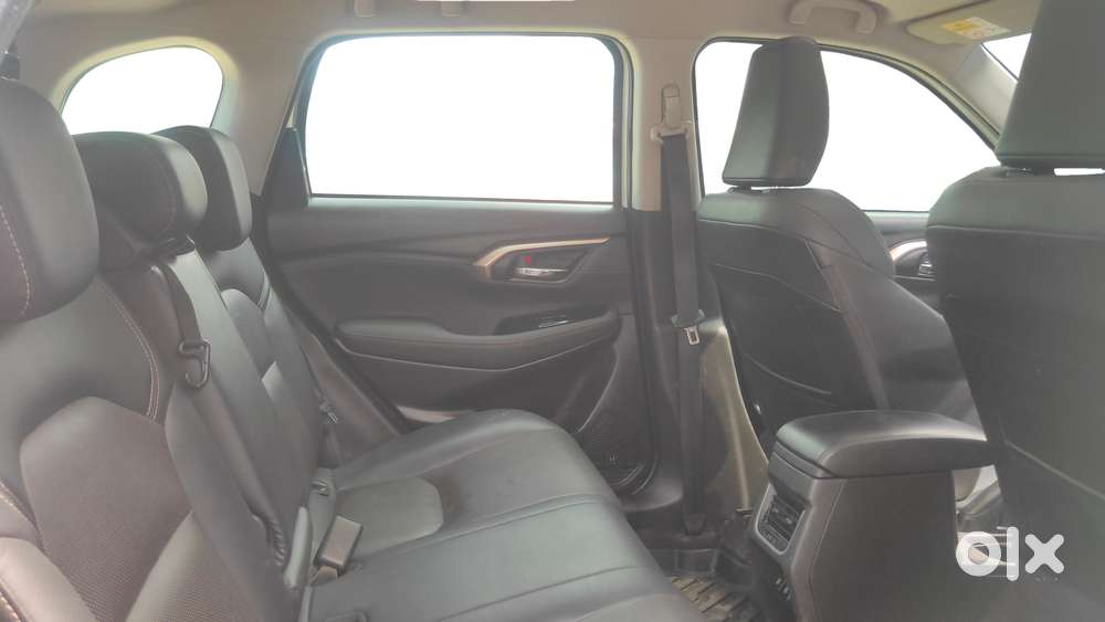 Maruti Suzuki Grand Vitara 1.5 Alpha Plus Intelligent Hybrid Ecvt, 2..