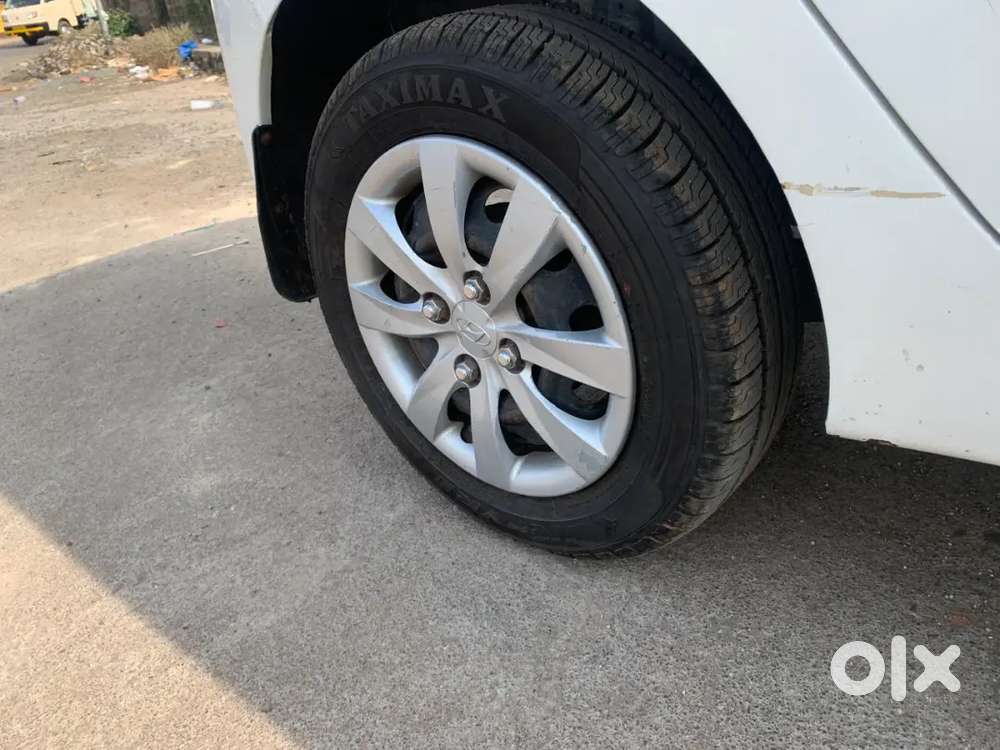 Hyundaei Eon Magna + 2012 Car