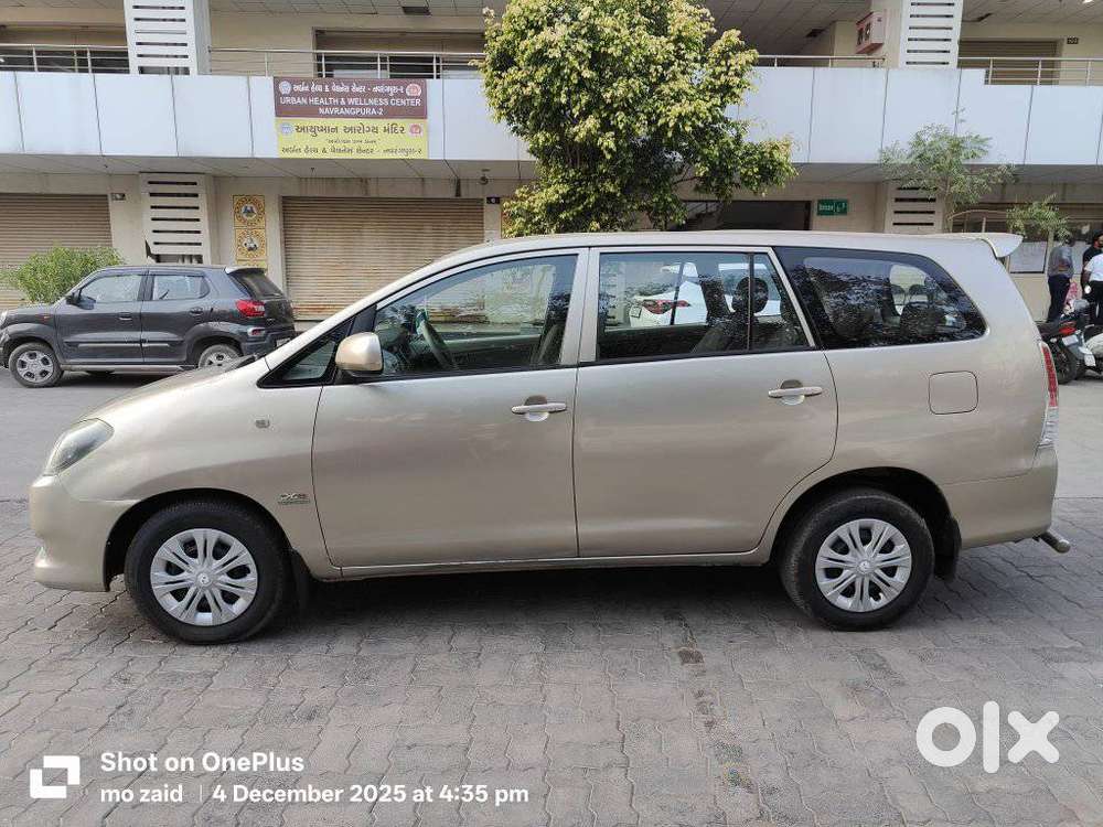 Toyota Innova 2.5 G (diesel) 8 Seater, 2011, Diesel