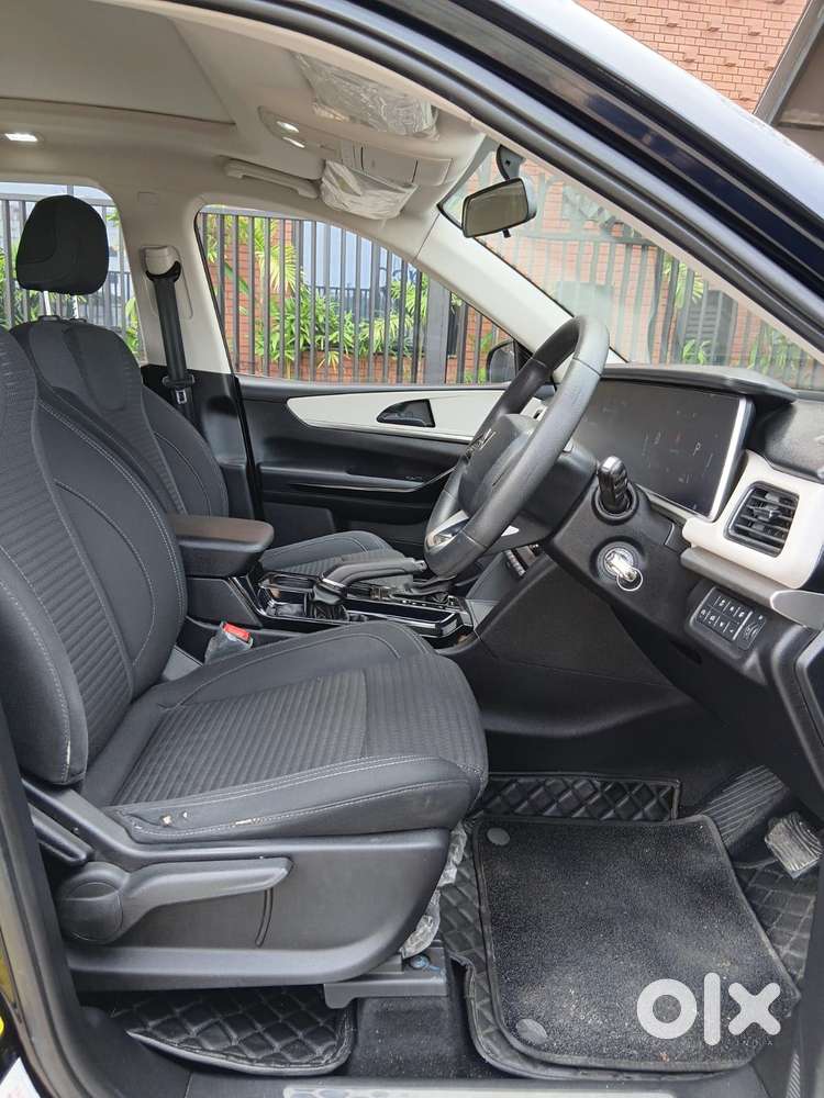 Mahindra Xuv700 2.2 Ax 5 Diesel At Str, 2023, Diesel