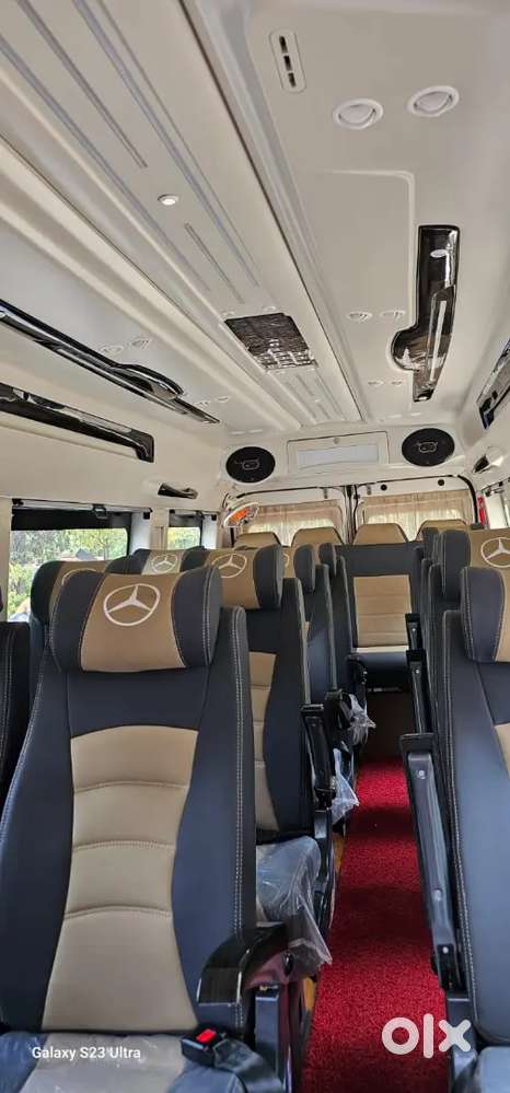 Force Moters Tempo Traveller 17 Seat