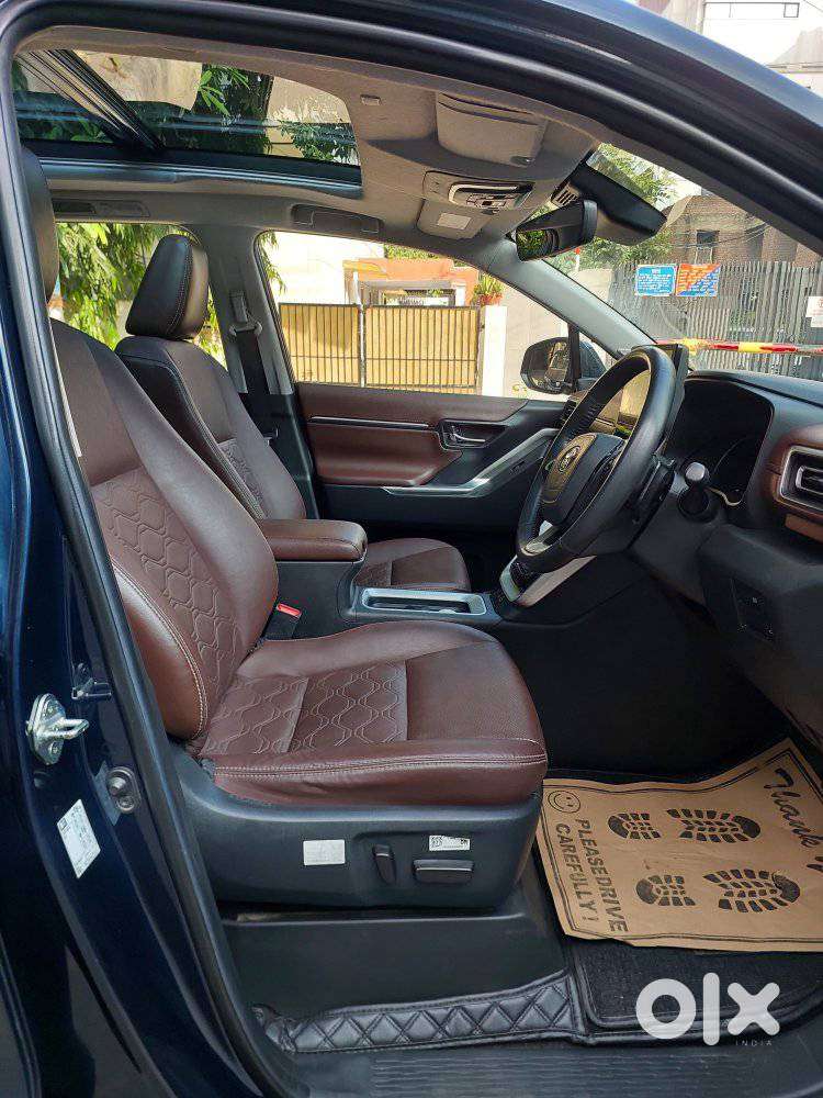 Toyota Innova Hycross 2.0 Zx Hybrid 7 Str, 2024, Cng & Hybrids