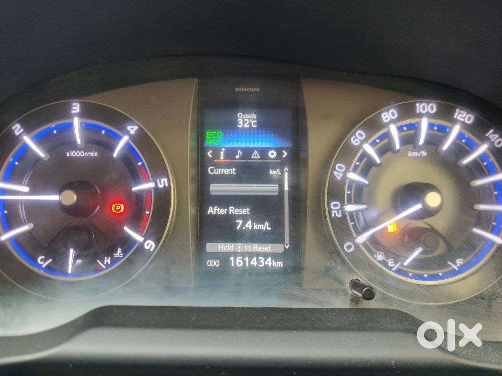 Toyota Innova Crysta 2.4 V 8 Str, 2016, Diesel