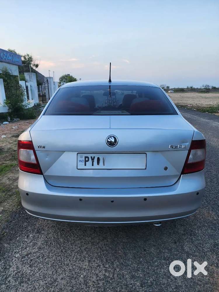 Skoda Rapid 1.6 Tdi Ambition Cr Mt Plus 2014 Diesel Well Maintained