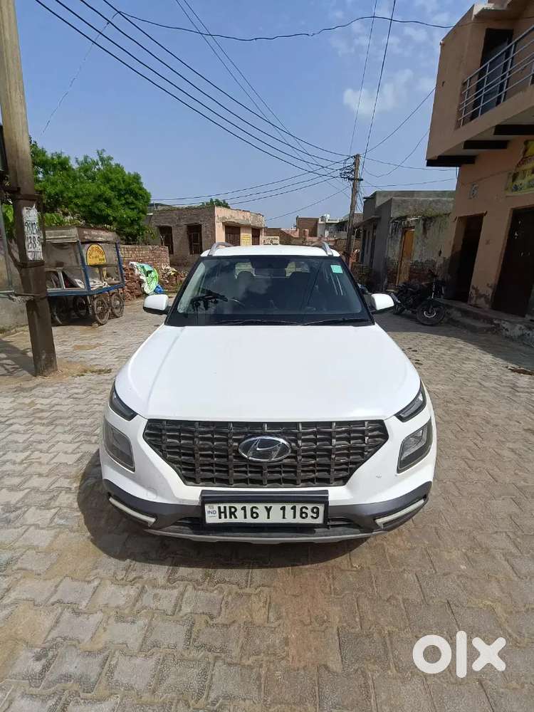 Hyundai Venue 2021 Petrol Well Maintained