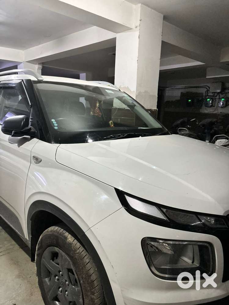 Hyundai Venue Petrol Manual 2024