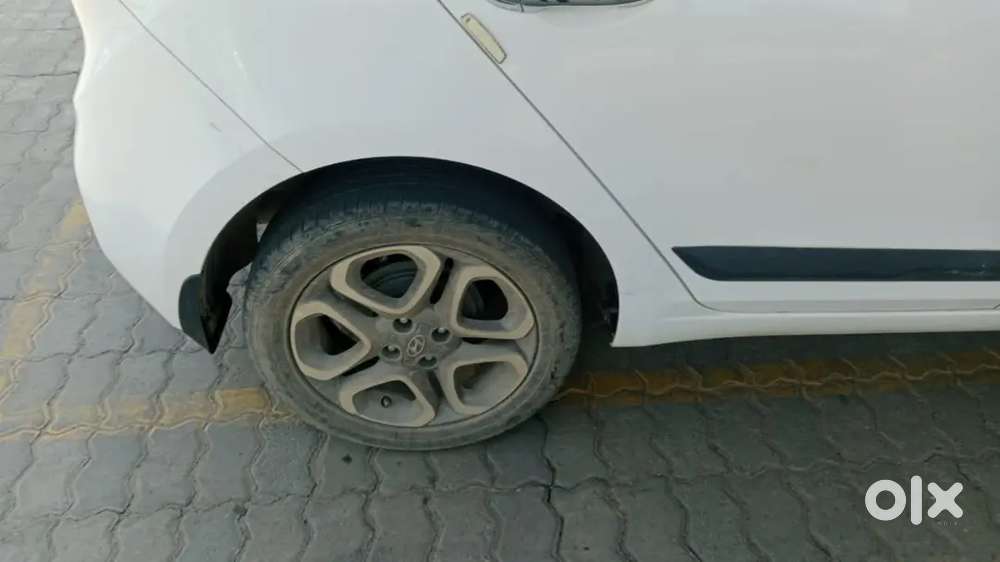 Dusri Gadi Leni Hai Isko Bechkar