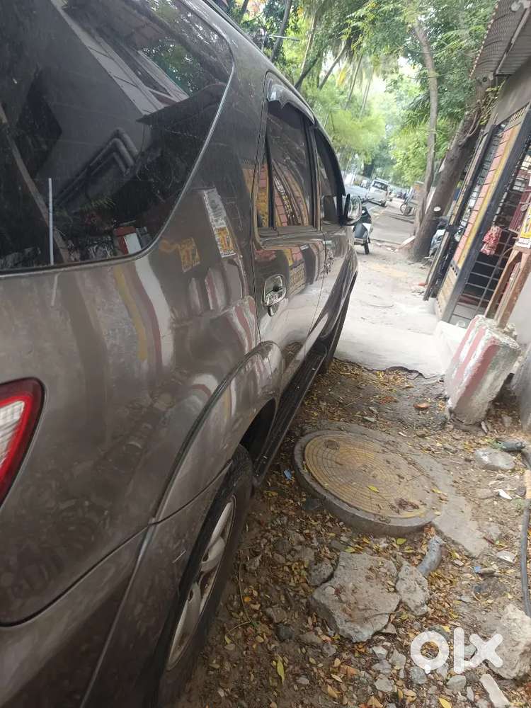 Toyota Fortuner Legender 2010 Petrol 146000 Km Driven