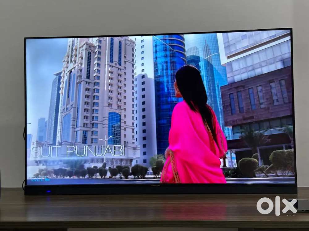 50 inch frameless QLED BRAND NEW TV- onsite warranty