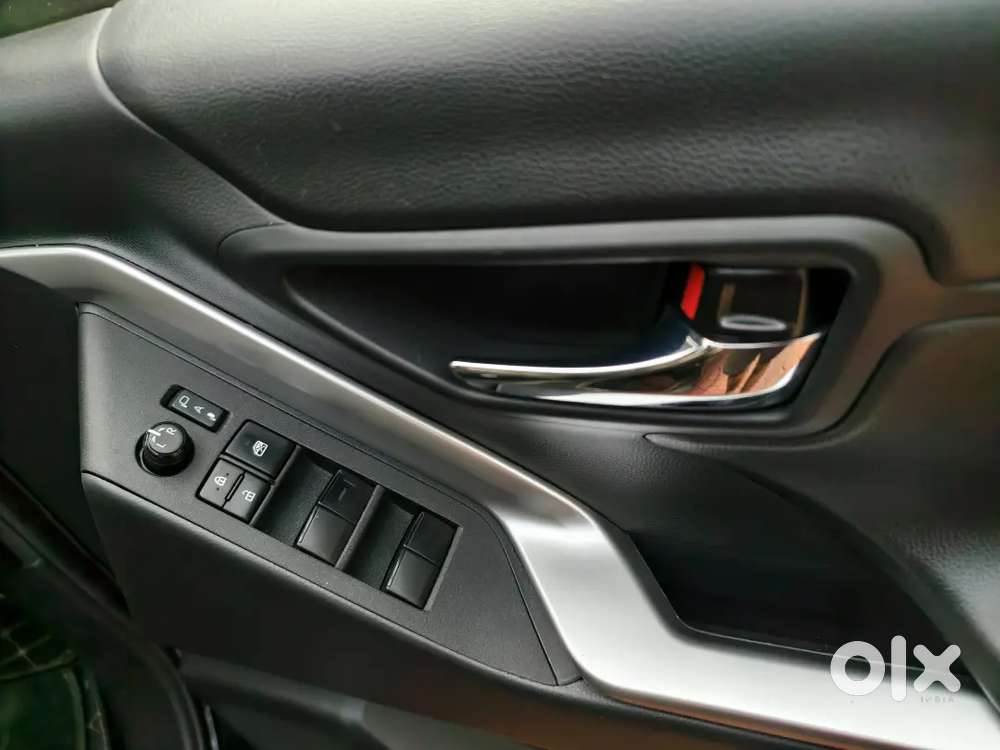 Toyota Innova Hycross 2024 Petrol Well Maintained