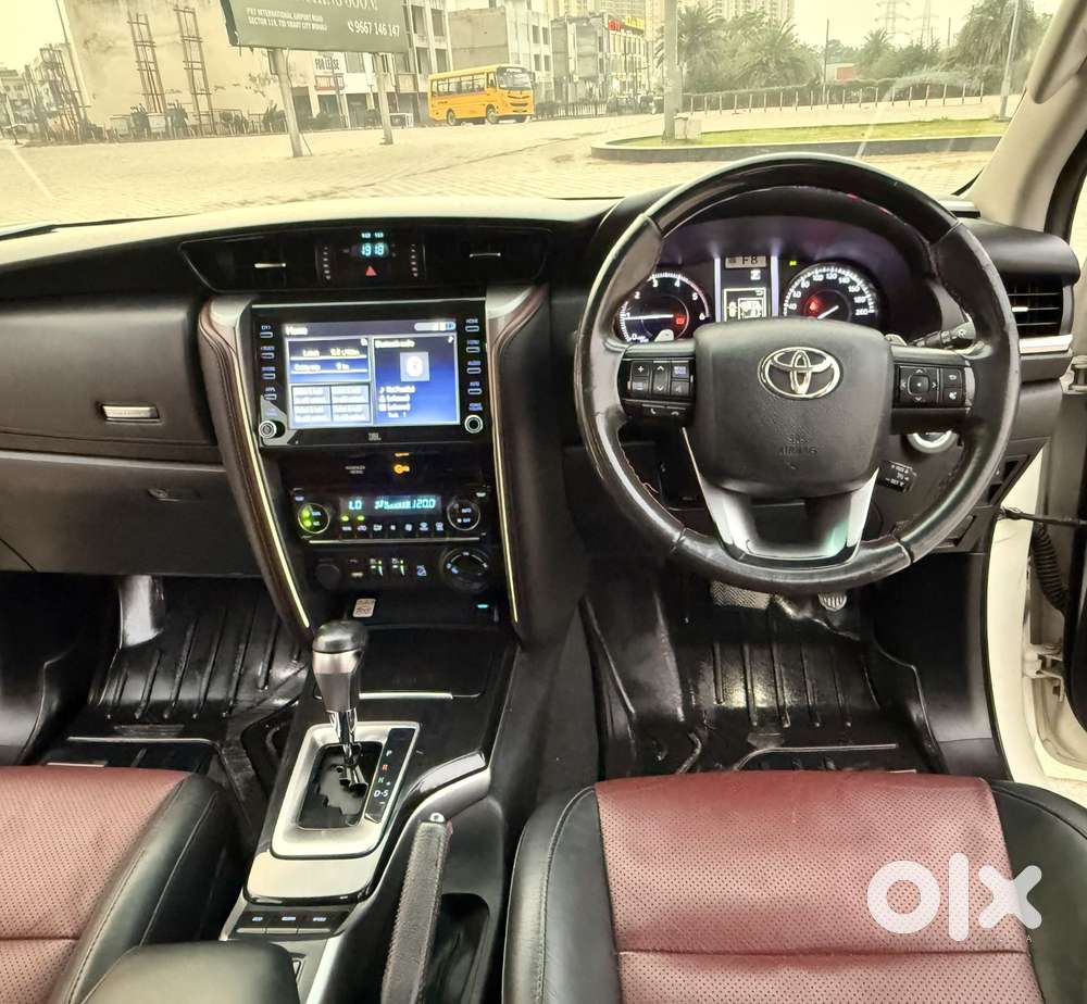 Toyota Fortuner 2.8 Legender 4x4, 2022, Diesel