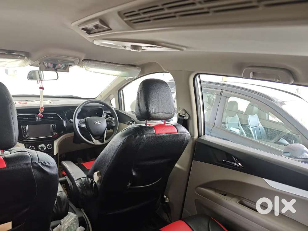 Mahindra Marazzo M6 Plus