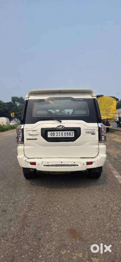 Mahindra Scorpio S10 8 Seater, 2016, Diesel