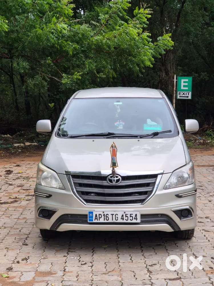Toyota Innova 2015 Diesel 300000 Km Driven