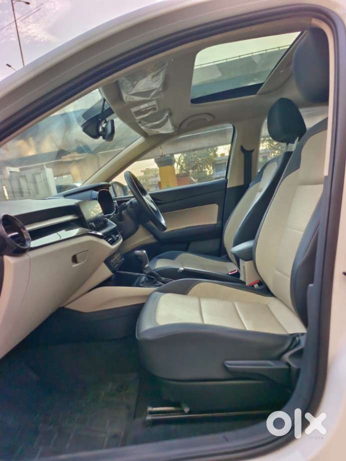 Skoda Slavia 1.0 Tsi Style At, 2023, Petrol