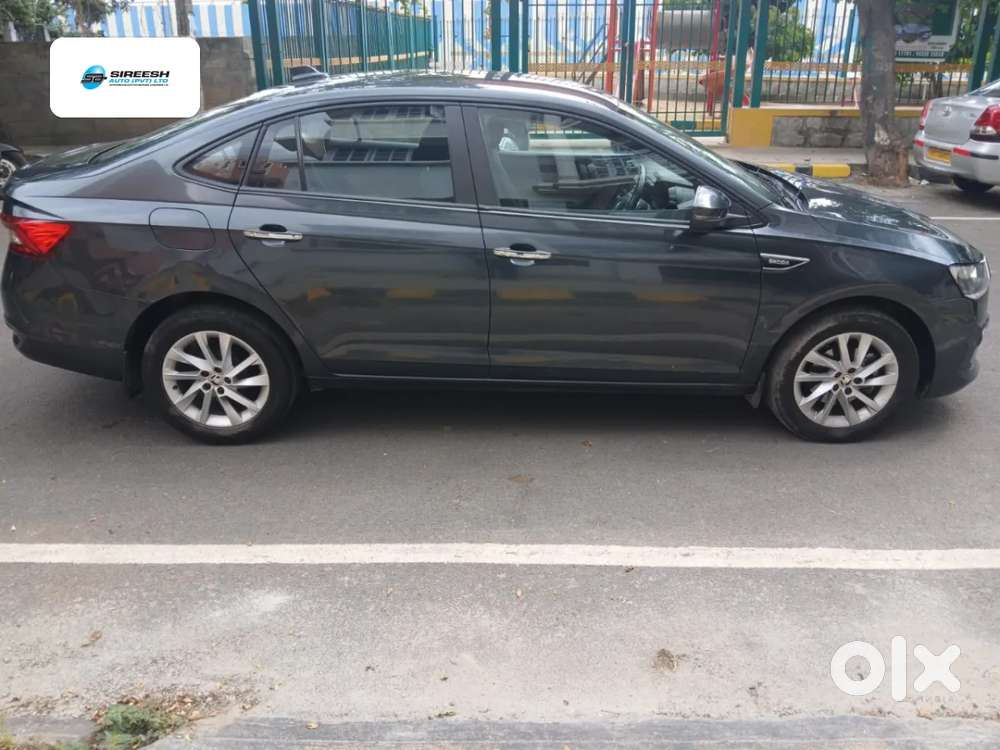 Skoda Slavia Ambition 1.0l Tsi At, 2022, Petrol