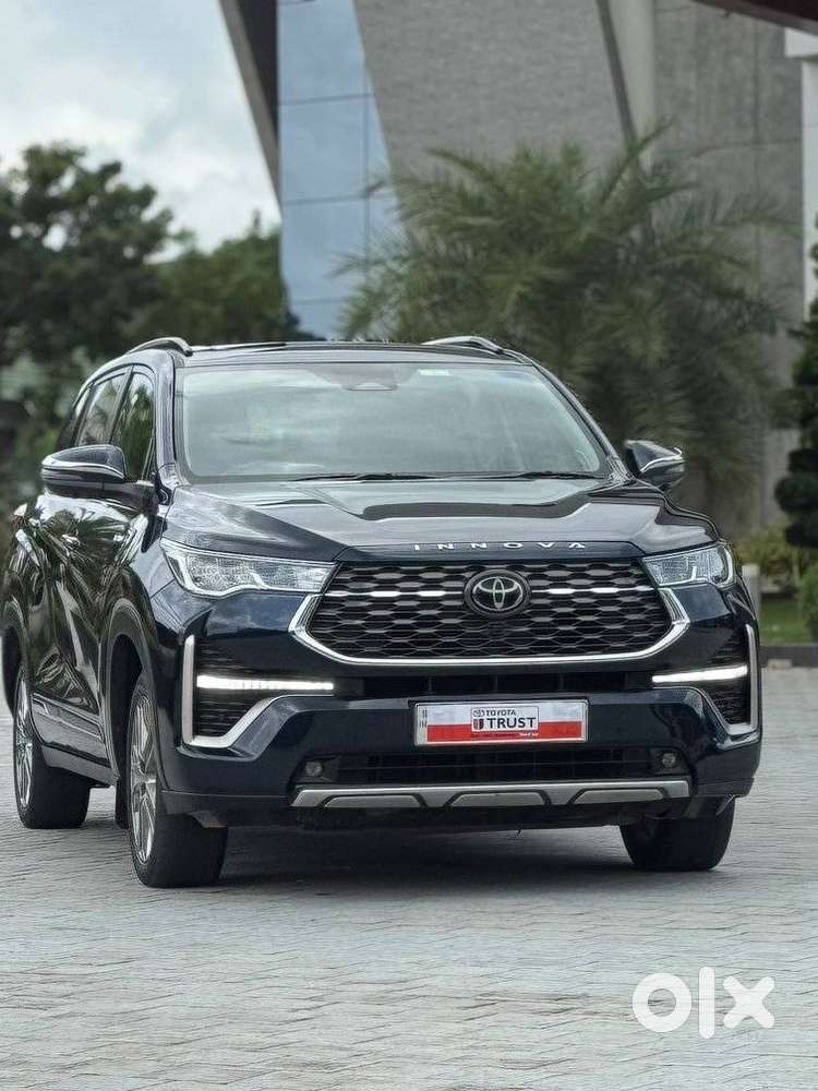 Toyota Innova Hycross 2.0 Zx (o) Hybrid 7 Str, 2025, Petrol