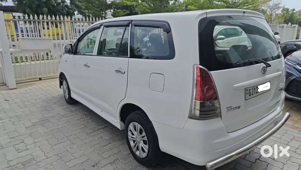 Toyota Innova 2.5 E 8 Str, 2010, Diesel