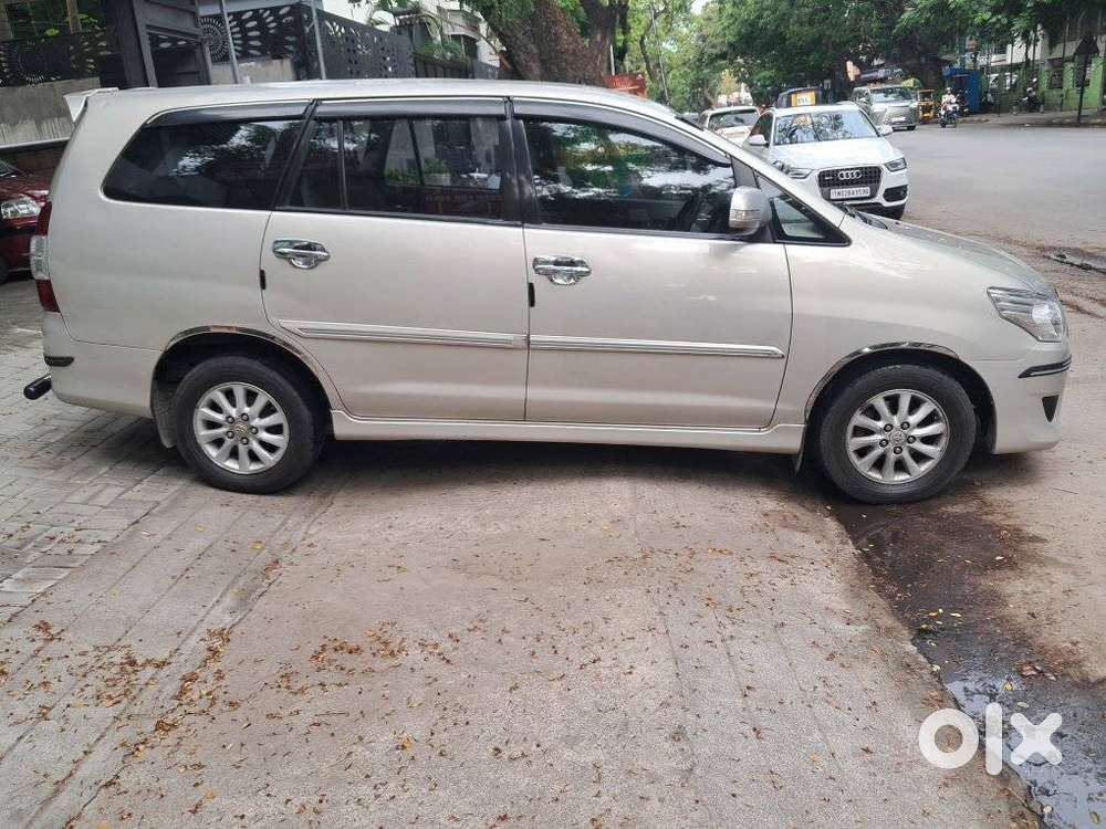 Toyota Innova 2.5 Vx 8 Seater Bs Iv, 2013, Diesel
