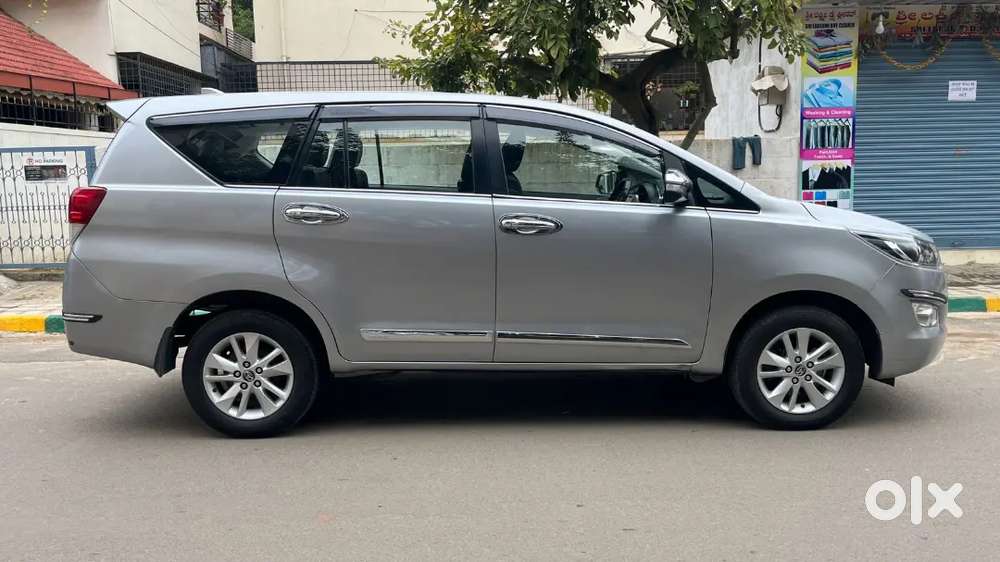 Toyota Innova Crysta 2017 Petrol 125000 Km Driven